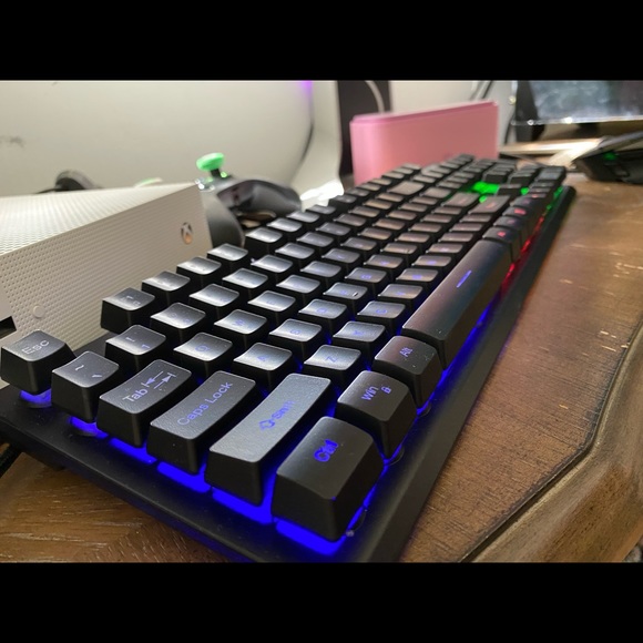 RGB Keyboard with Interchangeable Keycaps - Picture 3 of 5